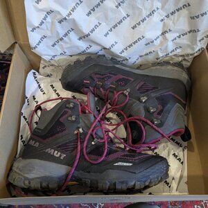 Mammut DUCAN High GTX Hiking Boots, WOMEN, Gore-Tex, US size 7.5, worn once!!